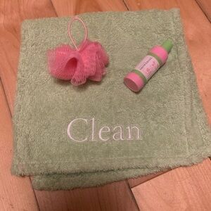 American Girl Fresh and Clean Shower Towel Shower Gel and Loofah